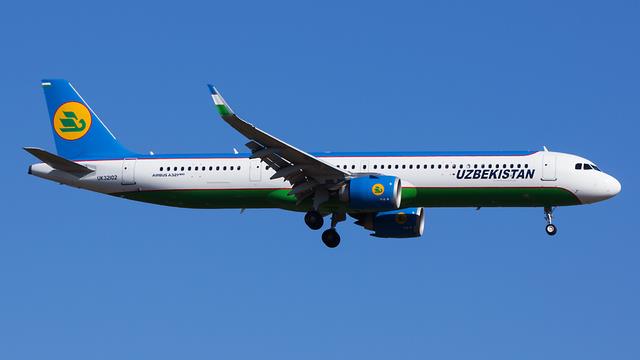 UK32102:Airbus A321:Uzbekistan Airways